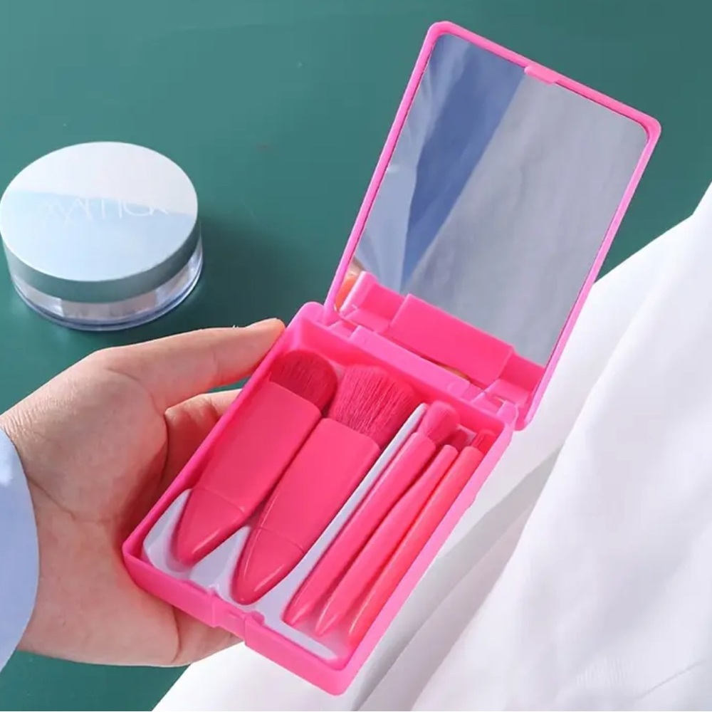 Bright Pink Travel Brushes 5 Piece Set NIP - Picture 2 of 2